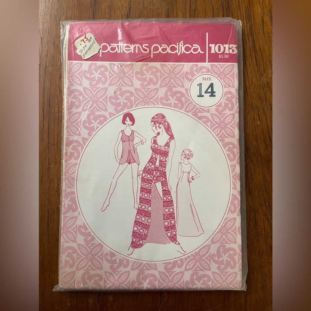Vintage Hawaiian Patterns Pacifica 2-Piece Outfit #1013 for 36" Bust ~ UNCUT!